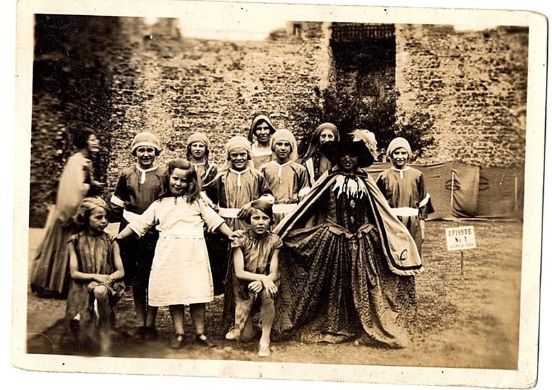 Children at Framlingham Castle Pageant, 1931